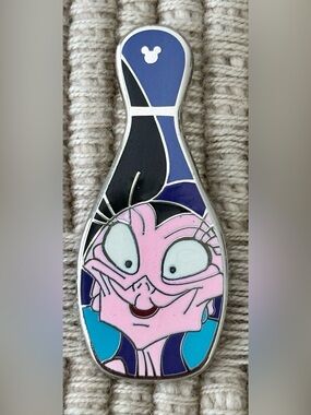 DISNEY 2008 Disneyland The Emperor’s New Groove Yzma Villains Bowling Pin